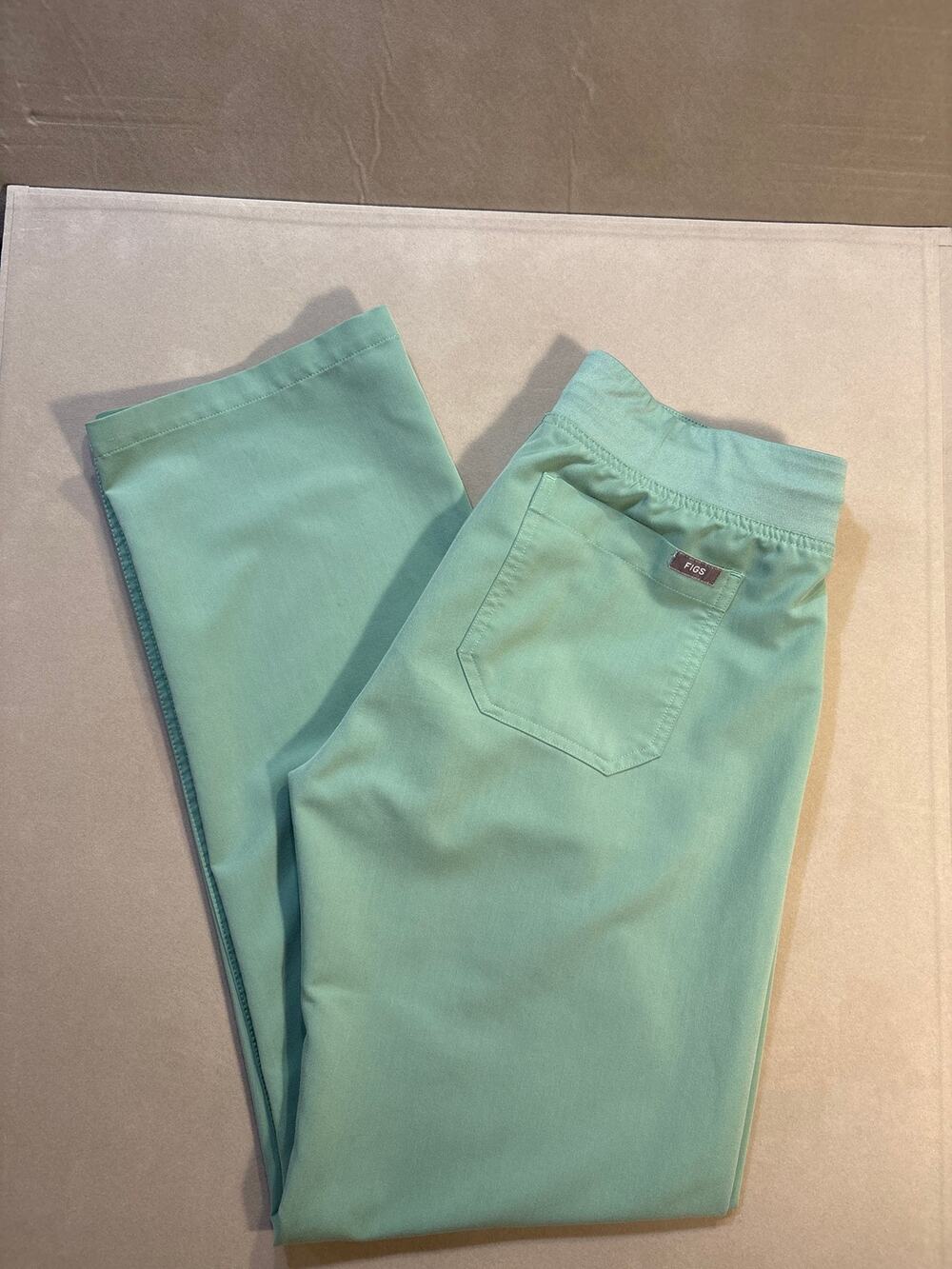 FIGS Livingston Basic Straight-Leg Scrub Pant. Size Small